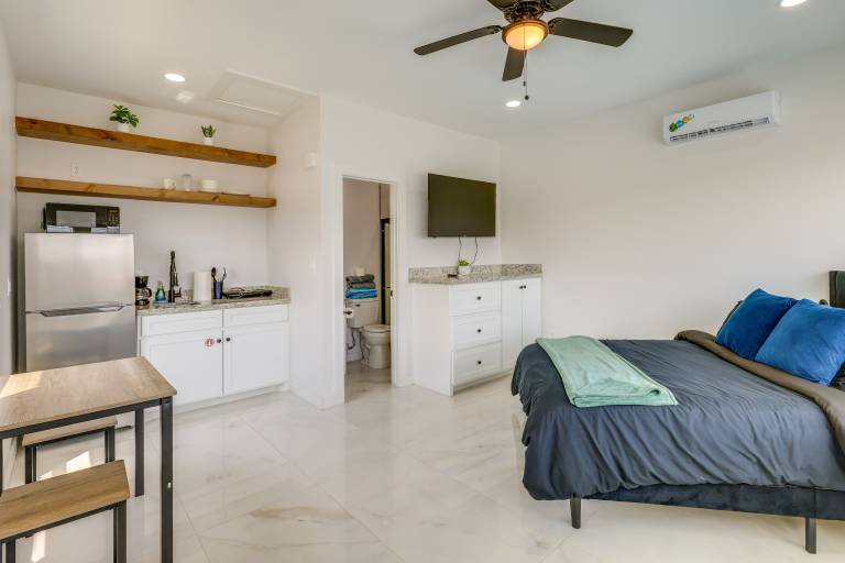 Walkable & Modern! South Padre Studio By Beach in South Padre Island, TX
