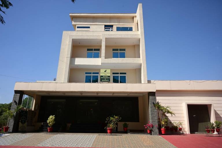 Hotel Cheer Inn in Lucknow