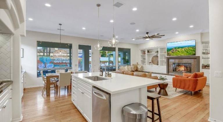 House with jacuzzi — photo 4