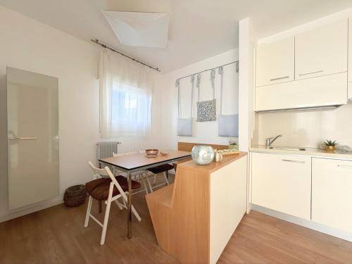 Apartment with pool & patio | Beach nearby | Pet-friendly — photo 2