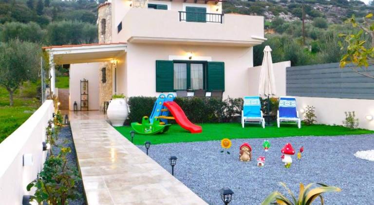 Villa with 3 rooms for 6 persons in Heraklion