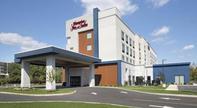 Hampton Inn & Suites by Hilton Somerset in Somerset, NJ