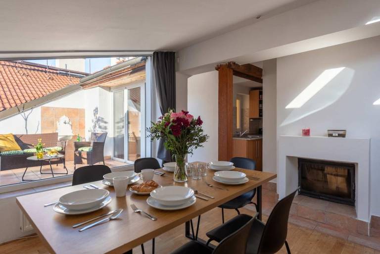 Charming holiday apartment with patio | Next to Wenceslas Square | Perfect for remote work | Dogs allowed — photo 3