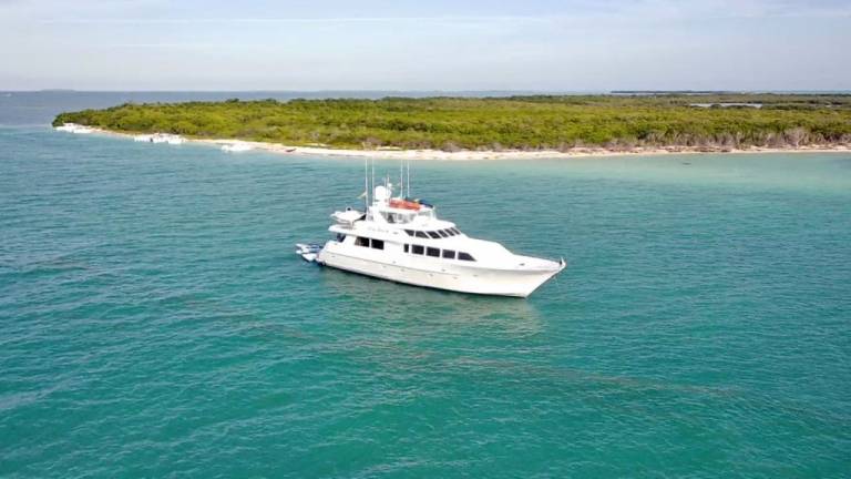 Boat with patio & grill | Beach view — photo 3