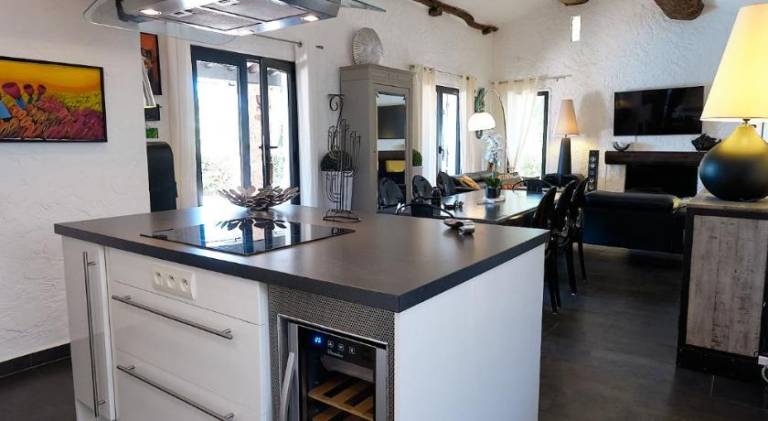 Villa with pool — photo 3