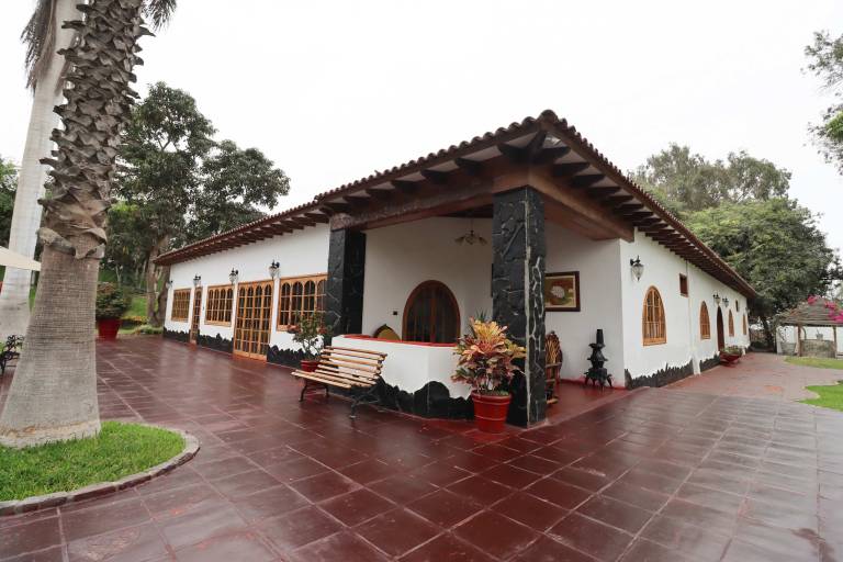 w Spacious 12BR Stay w Pool BBQ in Pachacamac