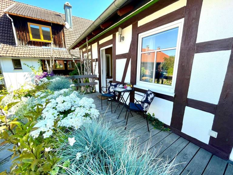 Apartment with garden — photo 5