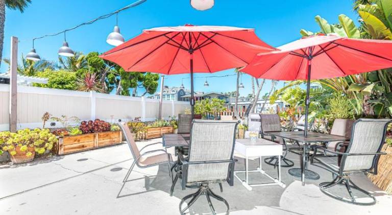 House with 3 rooms for 8 persons in Newport, CA