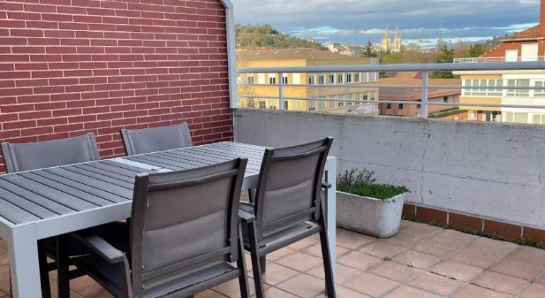 Apartment with pool — photo 4