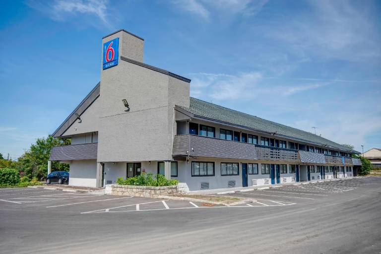 Motel 6 Columbus, OH - OSU North — photo 5