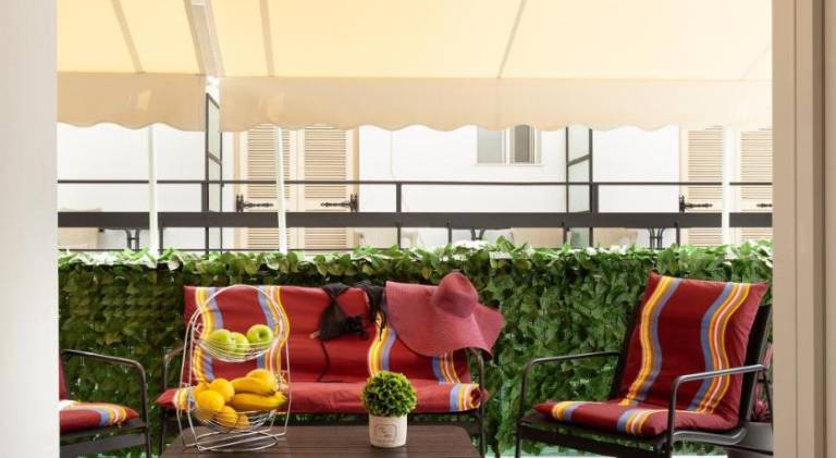 Stylish Seaside Apartment-Just 50m from the Beach — photo 4