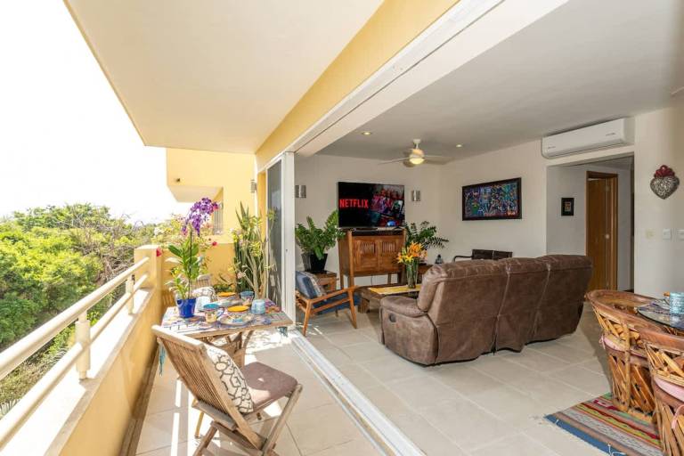Sleeps 6 Views Beach 1 Block
