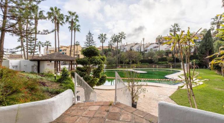 Vacation home with pool — photo 3