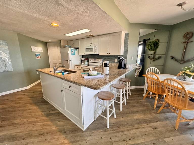 Child-friendly condo with pool | Beach view | Close to the beach | Pet-friendly — photo 3