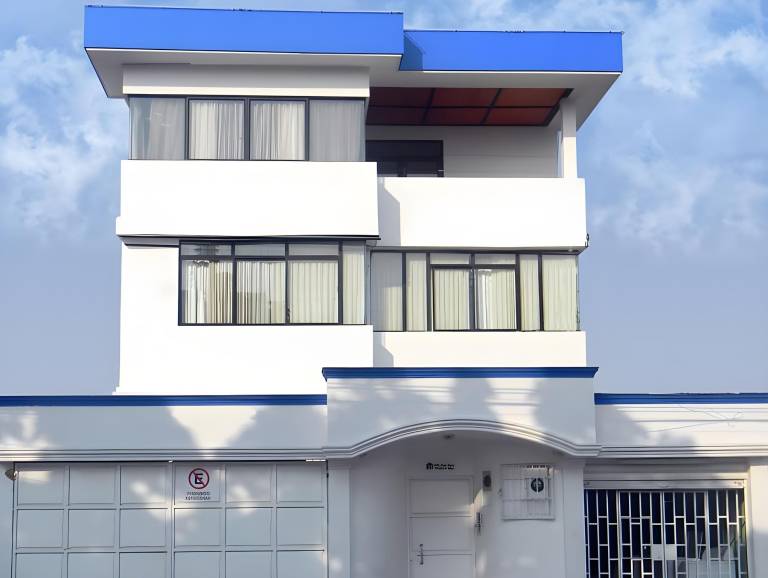 Hoteles en Guayaquil Suites Guayaquil Cerca del Aeropuerto