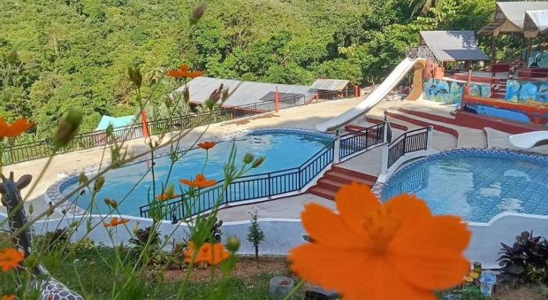 Manga's swimming pool in El Nido