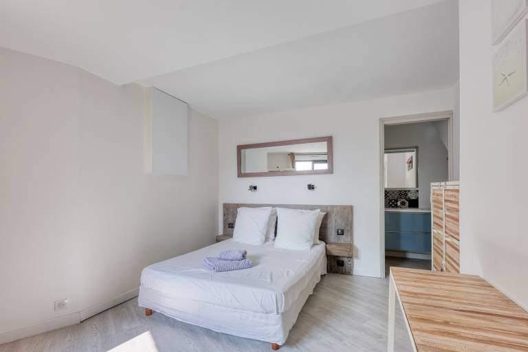 Rental apartment with patio & BBQ | Sea view — photo 4
