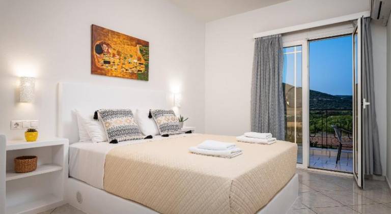 Rental apartment with pool, garden & terrace | Dogs allowed in Samos