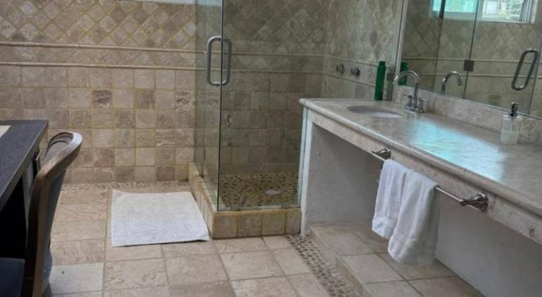 Vacation home with pool | Pets are welcome — photo 2