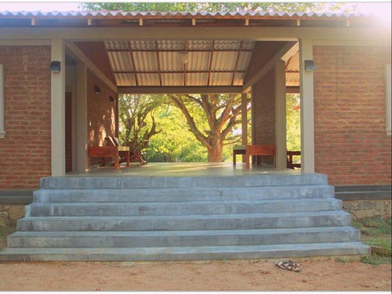 Bed & Breakfast  Hambantota