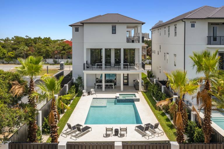 Scarlett's Beach Heaven - Luxury Beach House with Rooftop Views and Pool in Miramar, FL