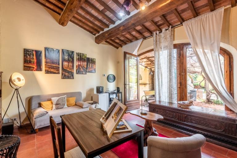 'Arco - Antiche Dimore' with Shared Pool, Wi-Fi, and Air Conditioning in Murlo