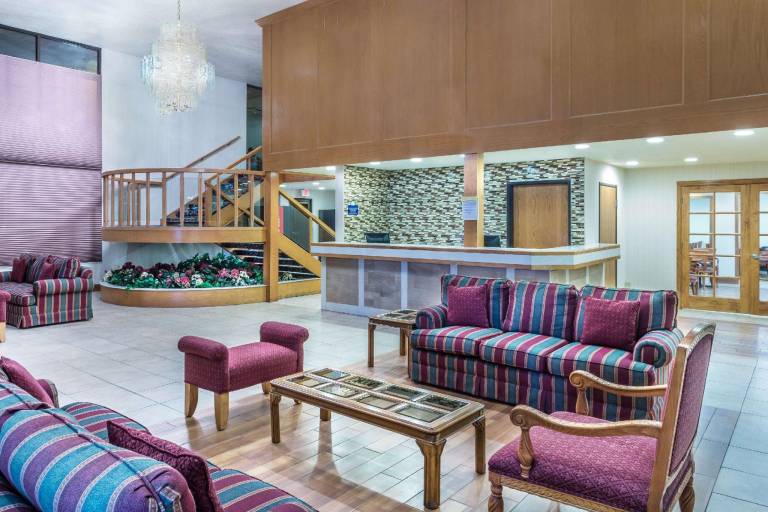 Days Inn & Suites by Wyndham Logan — photo 2
