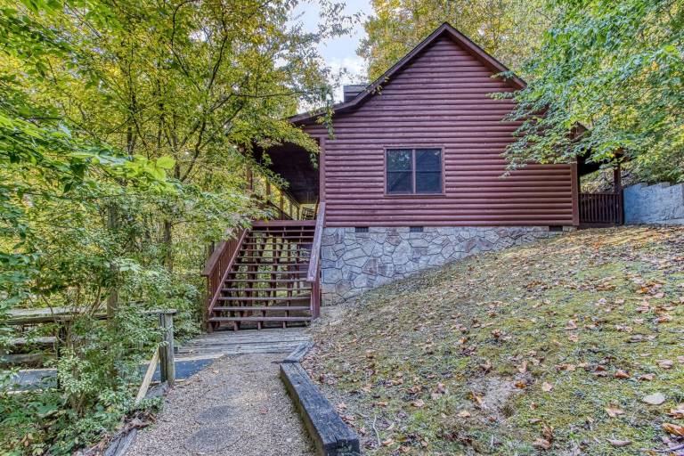 Child-friendly cabin with private pool | Pets allowed — photo 2