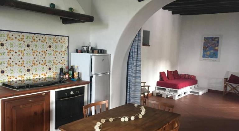 Lodge with terrace, barbeque & garden — photo 2