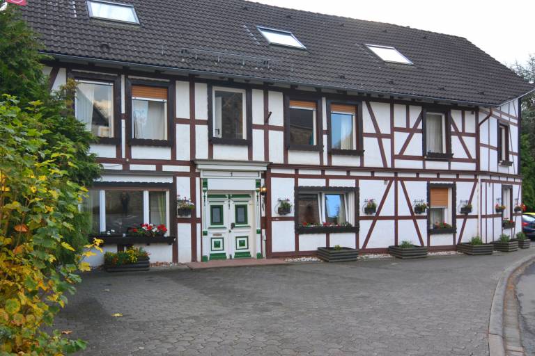 Gruppenhaus am Bach