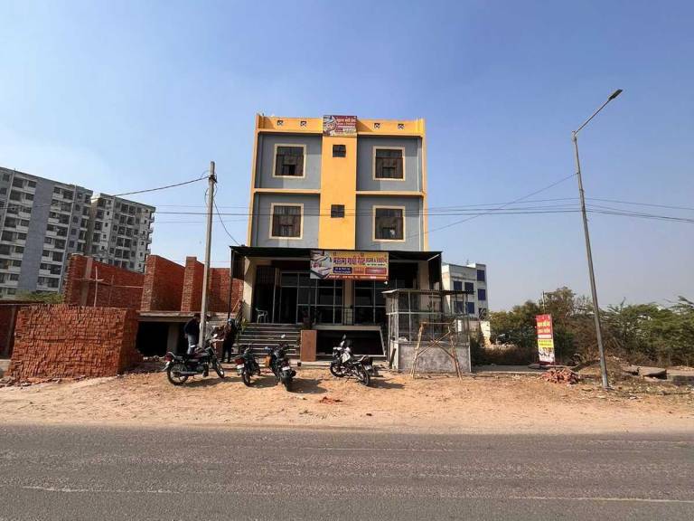 OYO HOTEL SHYAM & RESTAURANT