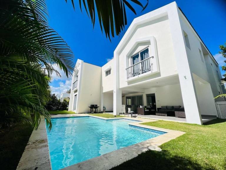 Villa with barbecue, yard & pool in Punta Cana