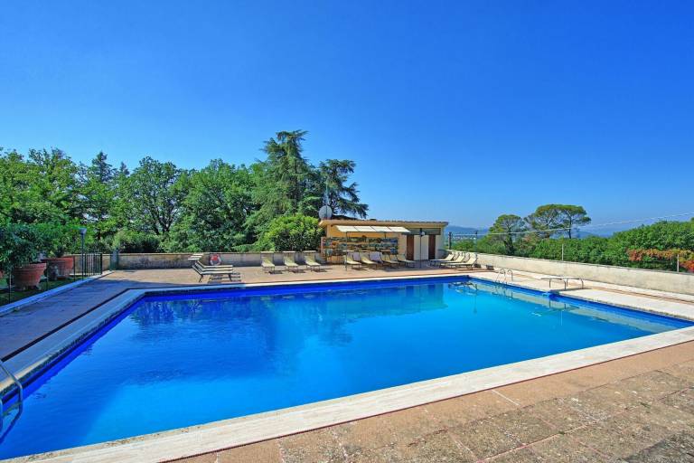 Family-friendly villa with private pool, barbeque & garden | Perfect for remote work | Pet-friendly — photo 4