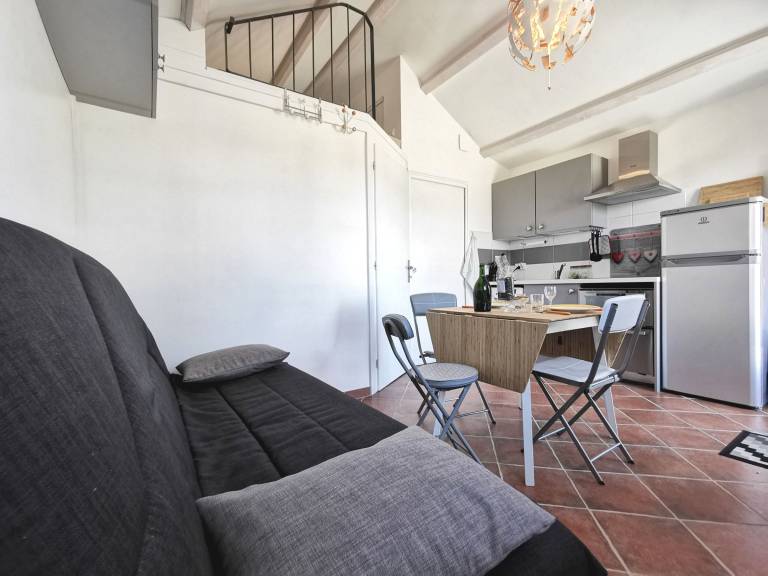Renovated house with large garden in Polignac — photo 4