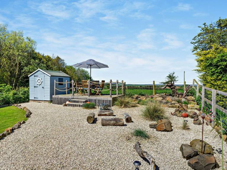 Vacation home with garden | Water view — photo 2