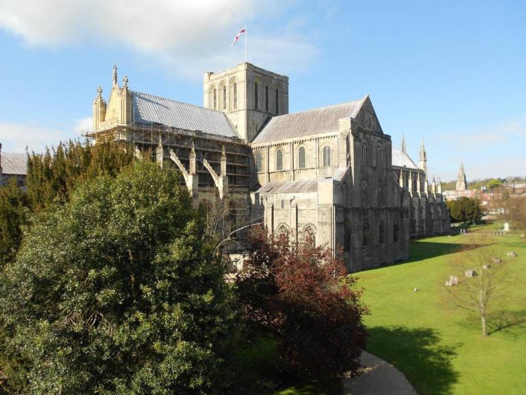 Winchester Cathedral View Retreat By Dancenter in Winchester
