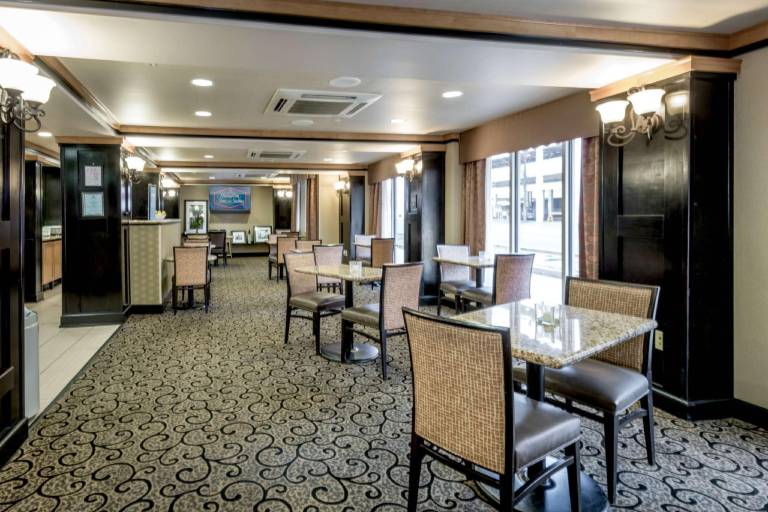 Hampton Inn & Suites Montgomery-Downtown — photo 4