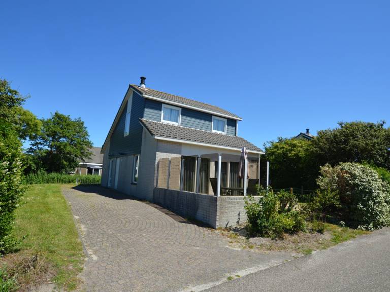 Ferienhaus mit Terrasse, Grill und Garten
