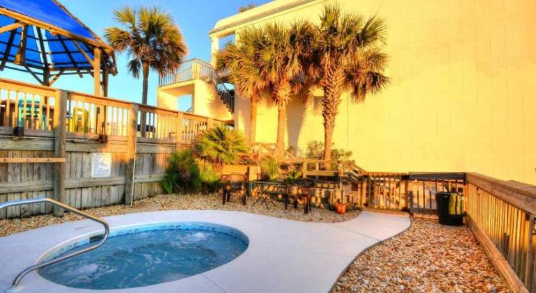 Lovely holiday apartment with terrace, hot tub & private pool | Close to the beach | Pets are welcome — photo 4