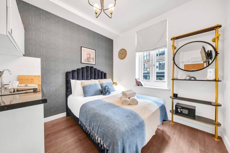 Prime Urban Studio with Fully Equipped Kitchenette