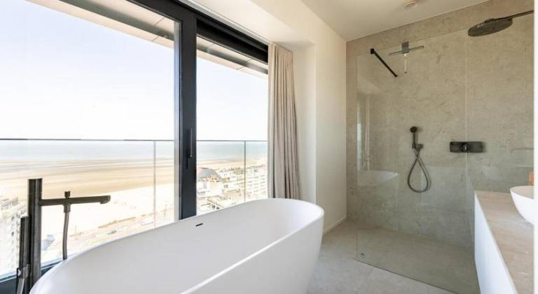 Unique penthouse with sublime sea views — photo 3