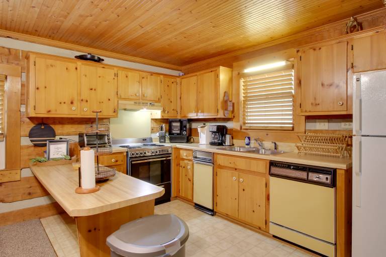 Golfer's Getaway: Hephzibah Home w/ Pool Access — photo 4