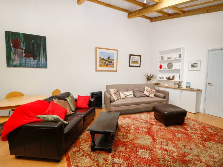 Family-friendly pleasant cottage with BBQ & yard | Pets are welcome — photo 4