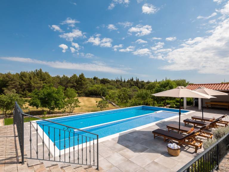 Fully equipped house with yard, private pool & barbeque | Nature view | Pets allowed — photo 2