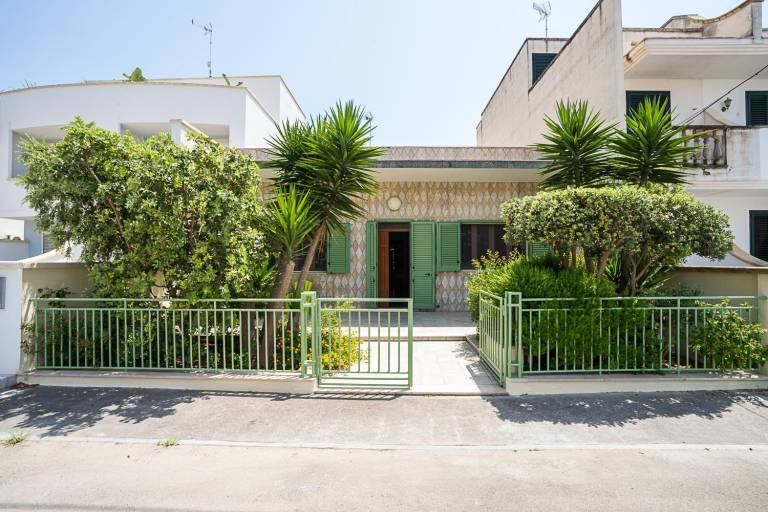 House with patio in Ugento