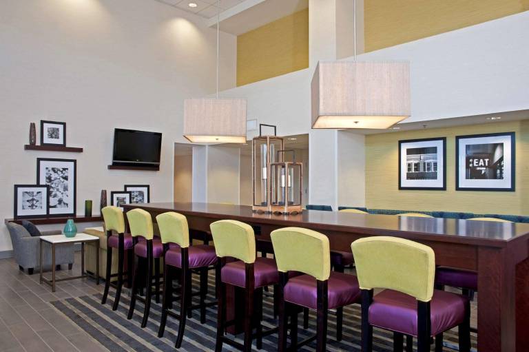 Hampton Inn & Suites Bloomington-Normal — photo 2