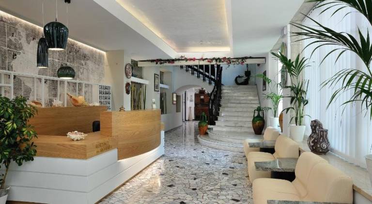 Serviced apartment with garden, hot tub & terrace — photo 2