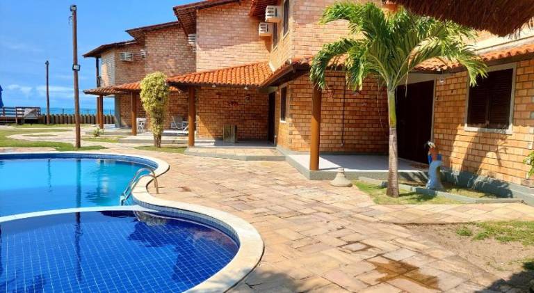 Ample vacation home with pool | Close to the beach | Pets are welcome — photo 3