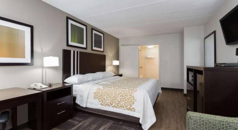 Days Inn by Wyndham Harrisburg North — photo 2