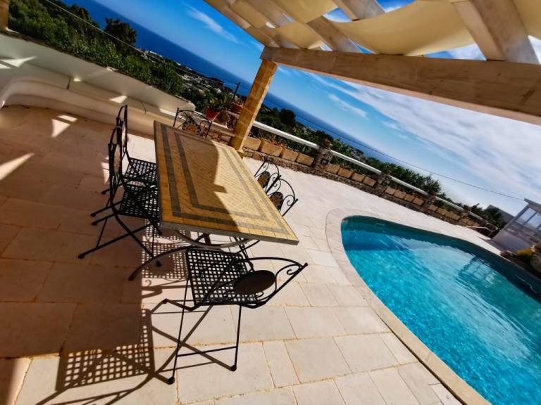 Villa with BBQ, hot tub & garden | Beach view — photo 5